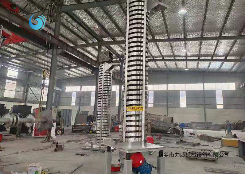 染色色母顆粒降溫振動提升機(jī)